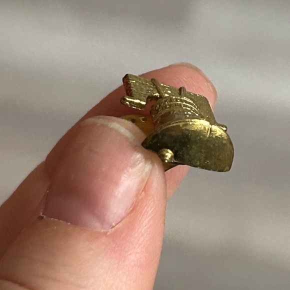 5/$25 vintage tiny Gold Liberty Bell Pin 🛎️ - Picture 5 of 7